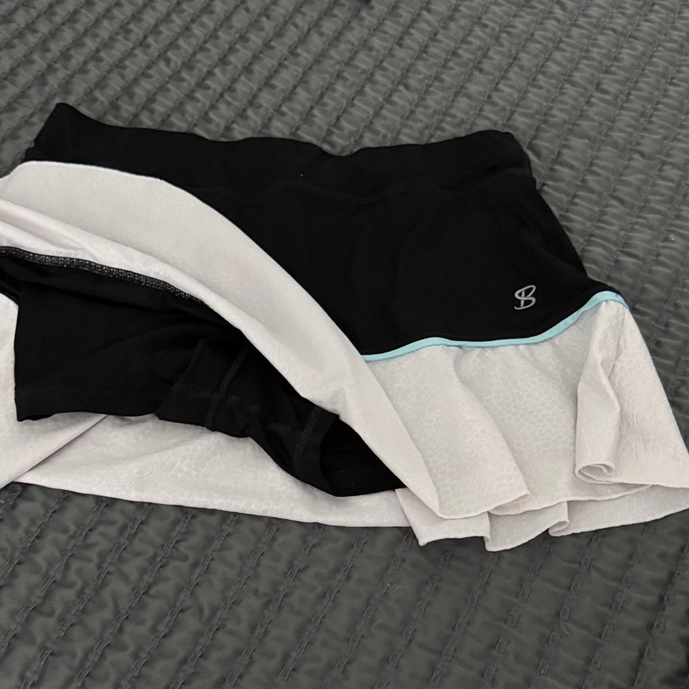 Chic Black and White Sofibella tennis outfit - Picture 4 of 5